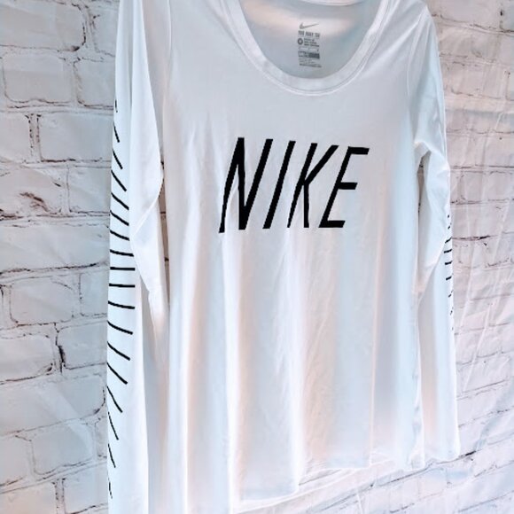 Nike Tee Dri Fit Long Sleeve White Black Women's size  Medium - Picture 5 of 7